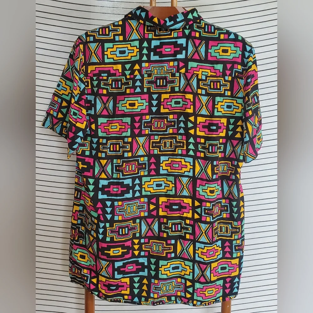 Men's Medium H&M LOVES COACHELLA-  SHORT SLEEVE BUTTON UP - Picture 3 of 6